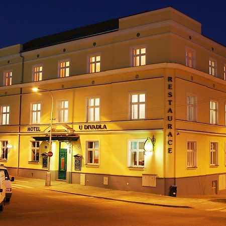 Hotel U Divadla Znojmo Bagian luar foto