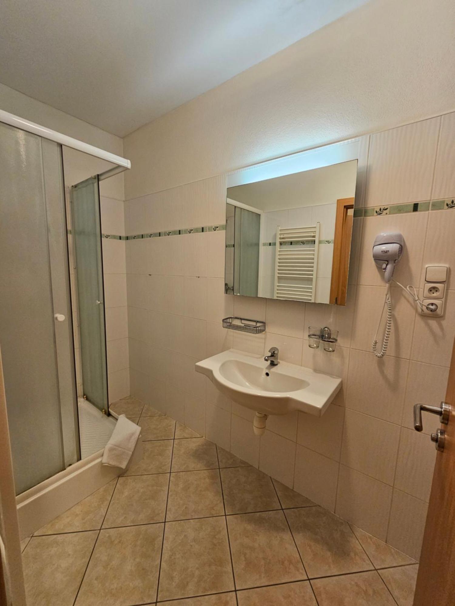 Hotel U Divadla Znojmo Bagian luar foto