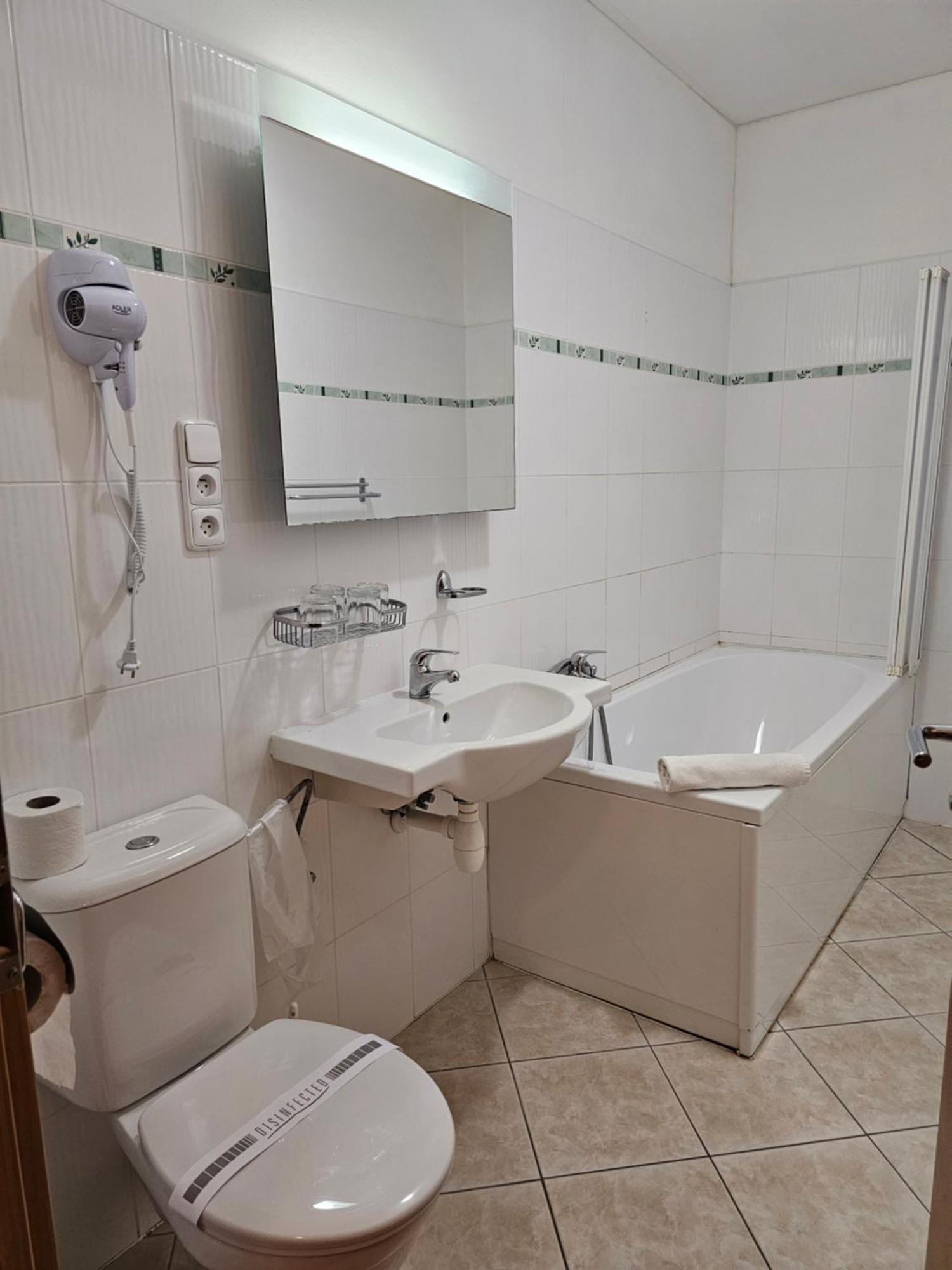 Hotel U Divadla Znojmo Bagian luar foto