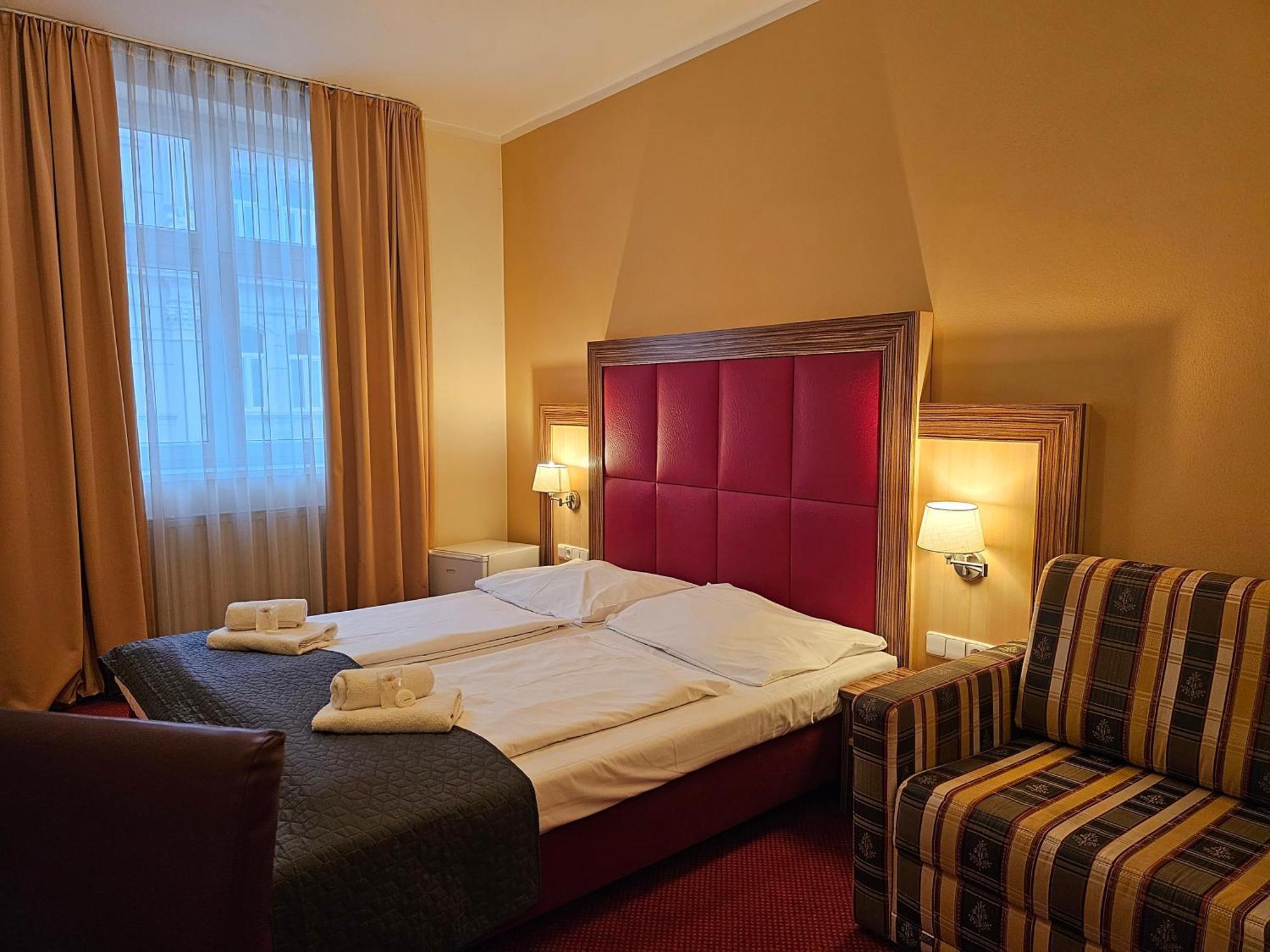 Hotel U Divadla Znojmo Bagian luar foto