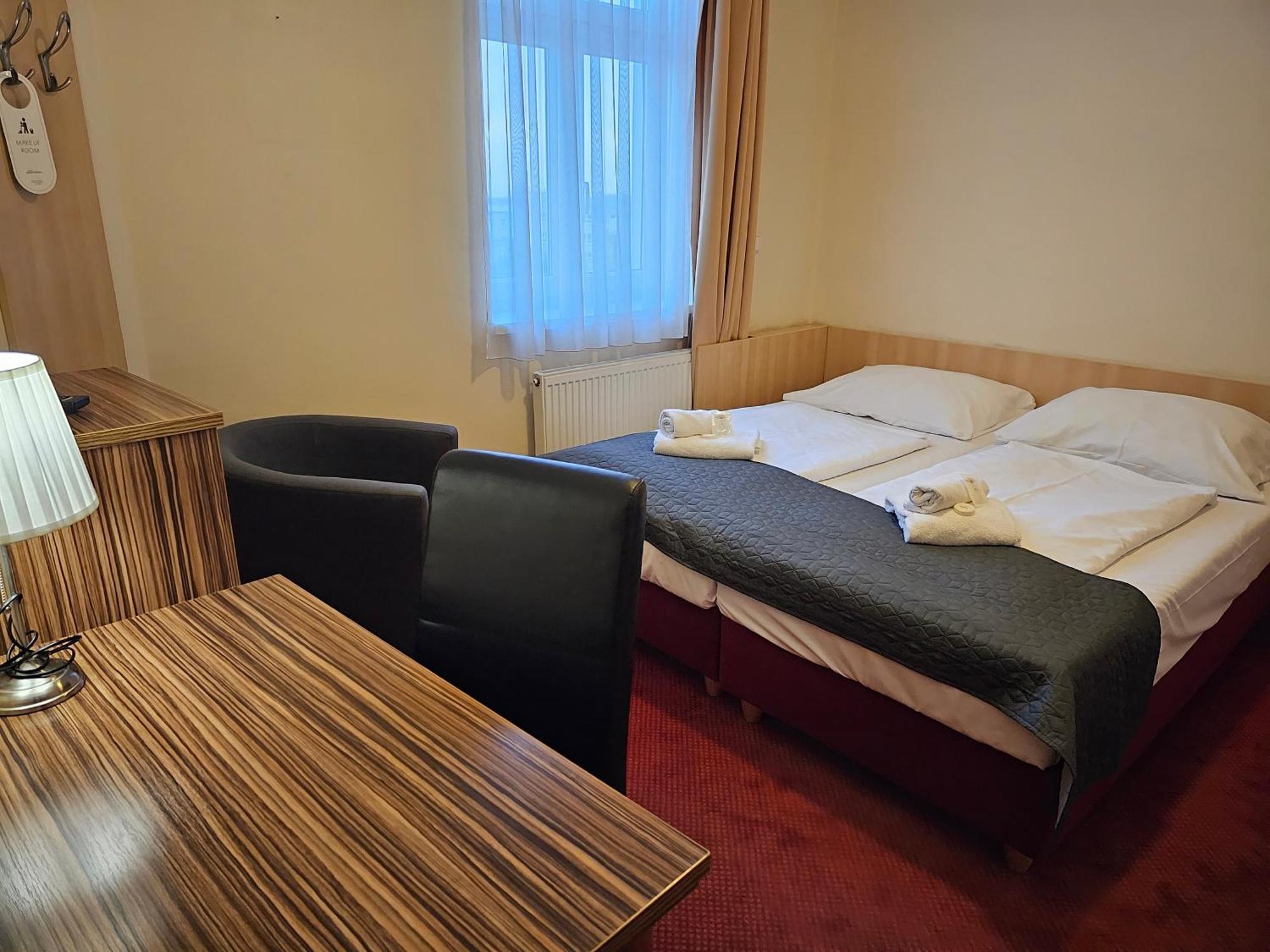 Hotel U Divadla Znojmo Bagian luar foto