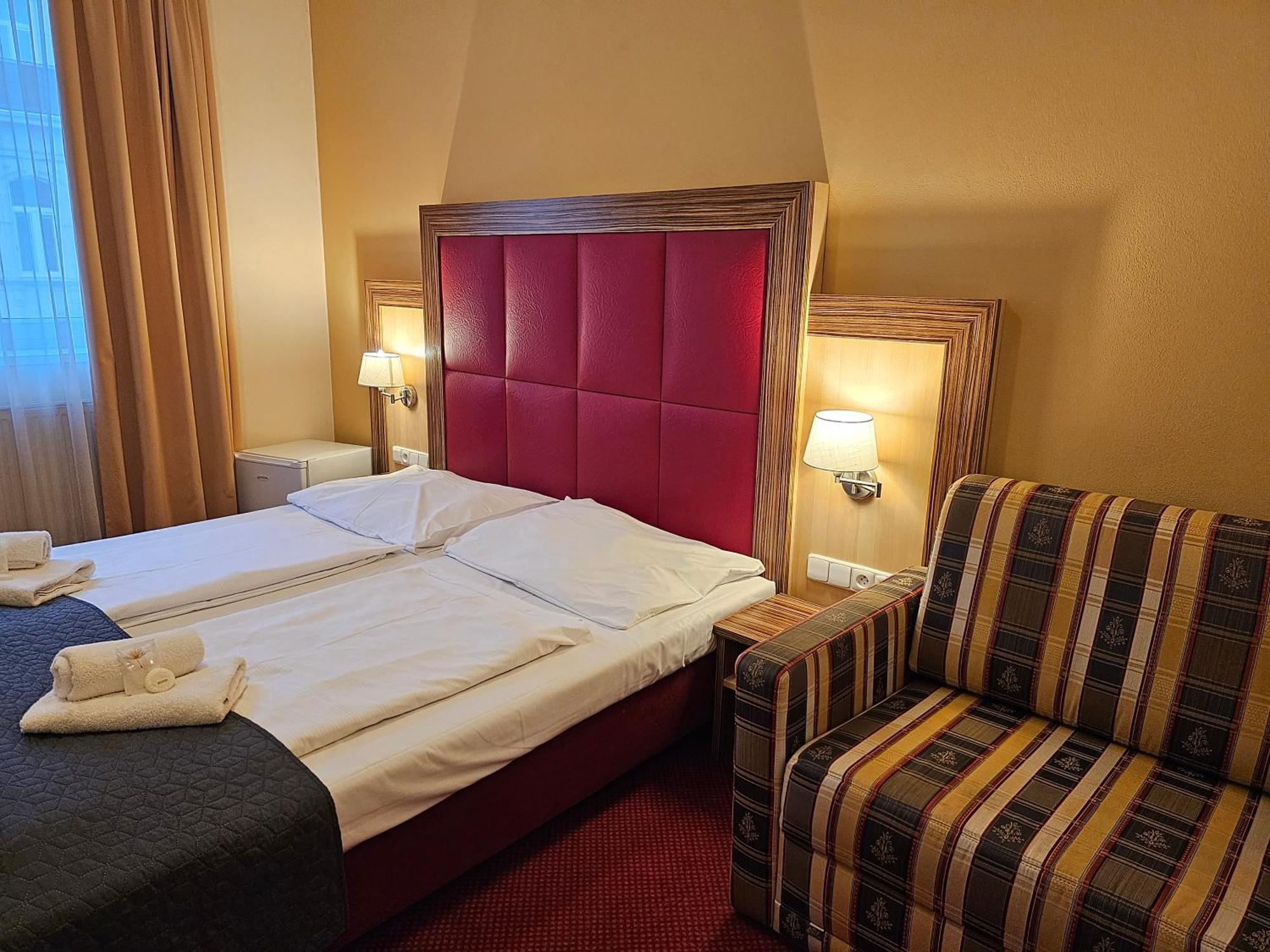 Hotel U Divadla Znojmo Bagian luar foto