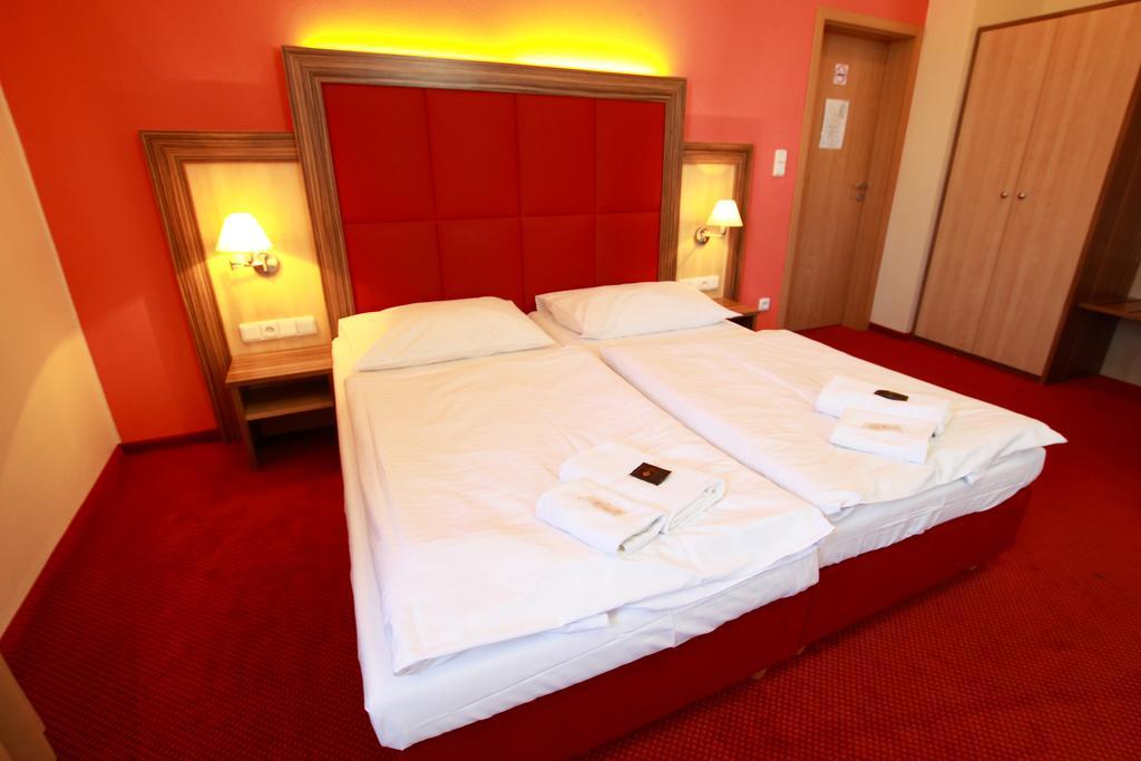 Hotel U Divadla Znojmo Bagian luar foto