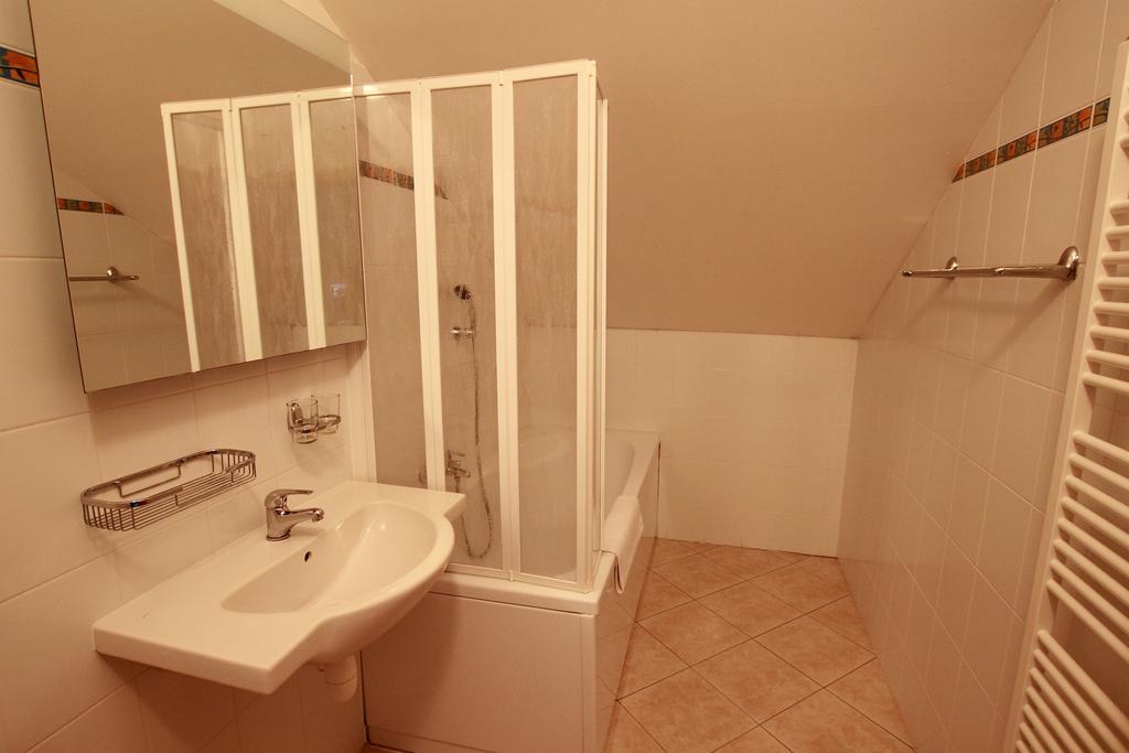 Hotel U Divadla Znojmo Bagian luar foto