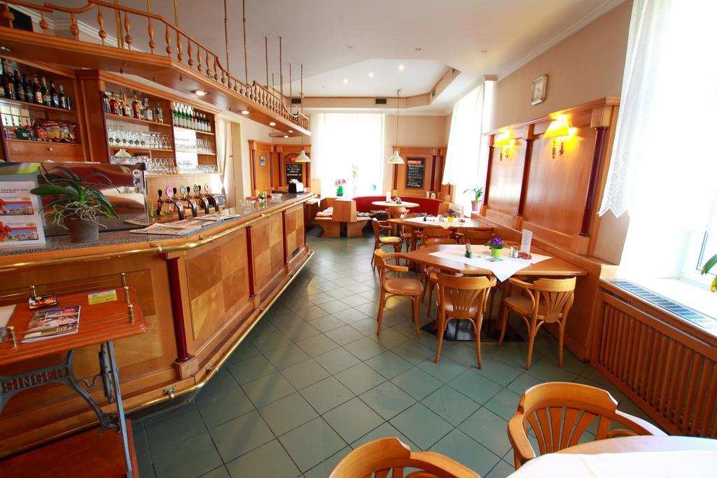 Hotel U Divadla Znojmo Bagian luar foto